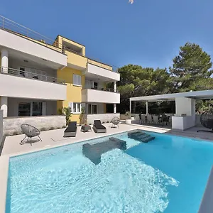 Apartment Luxury Nada With Pool